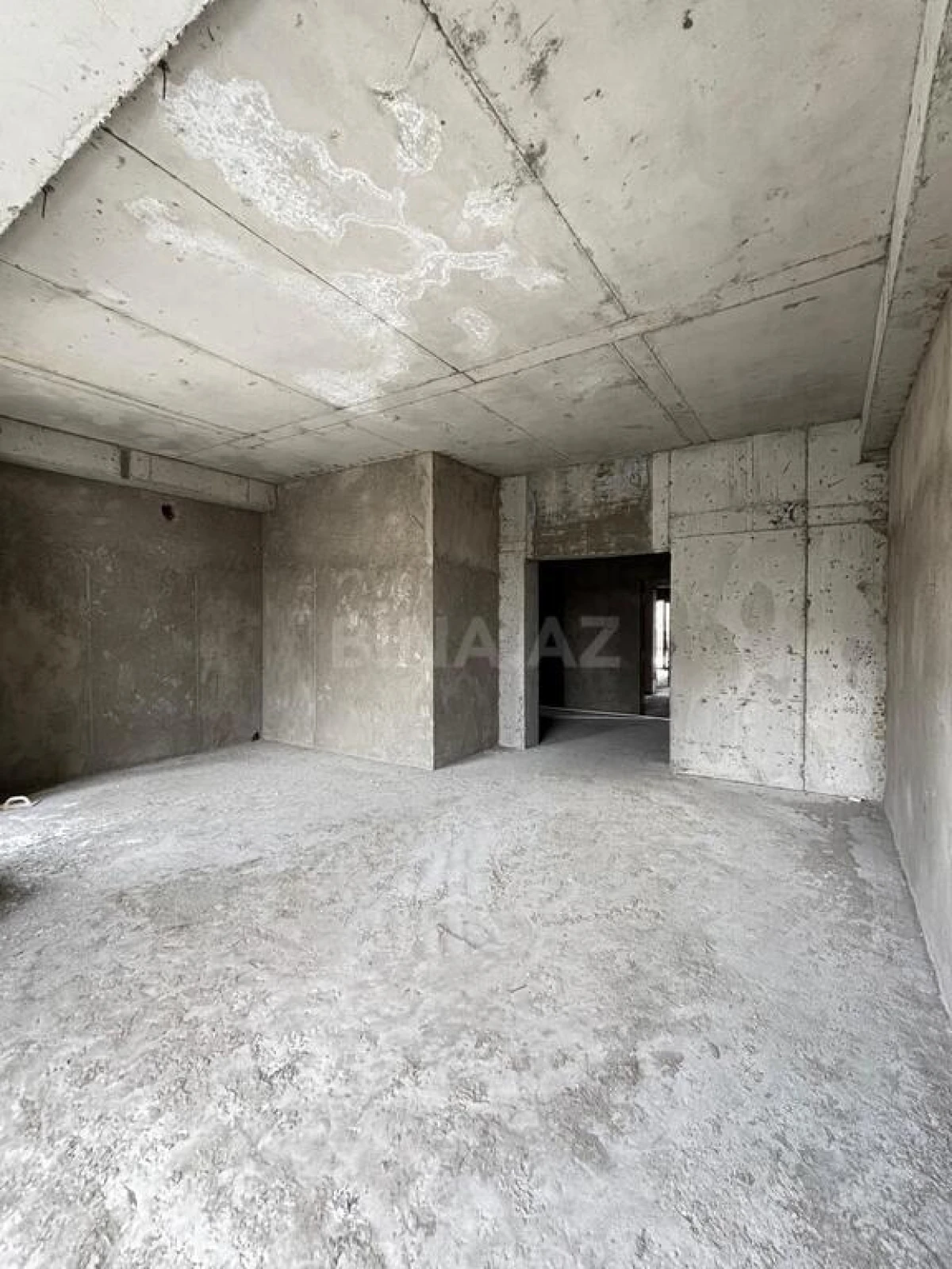 Satılır 3 otaqlı mənzil 136 m²