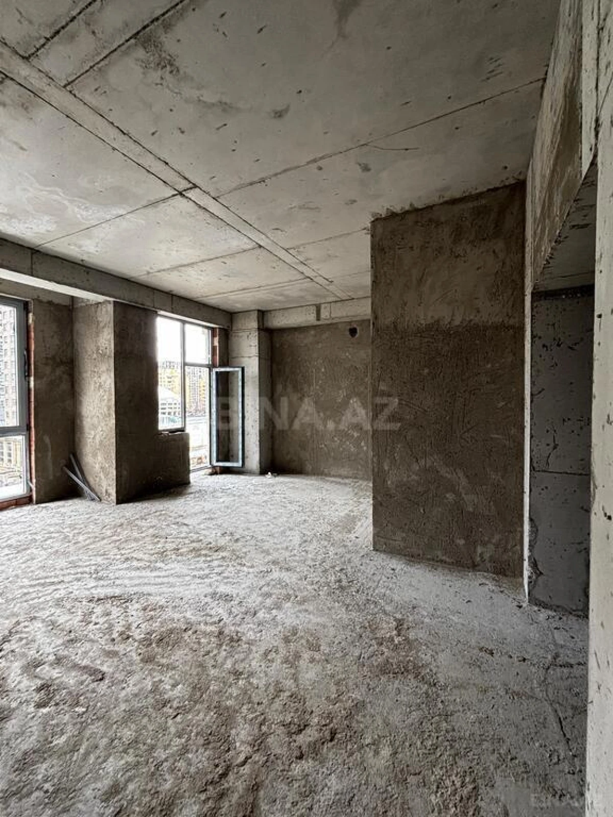 Satılır 3 otaqlı mənzil 136 m²