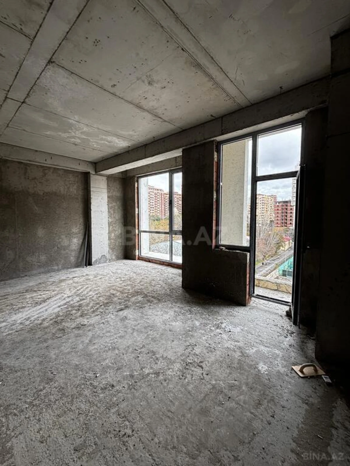 Satılır 3 otaqlı mənzil 136 m²