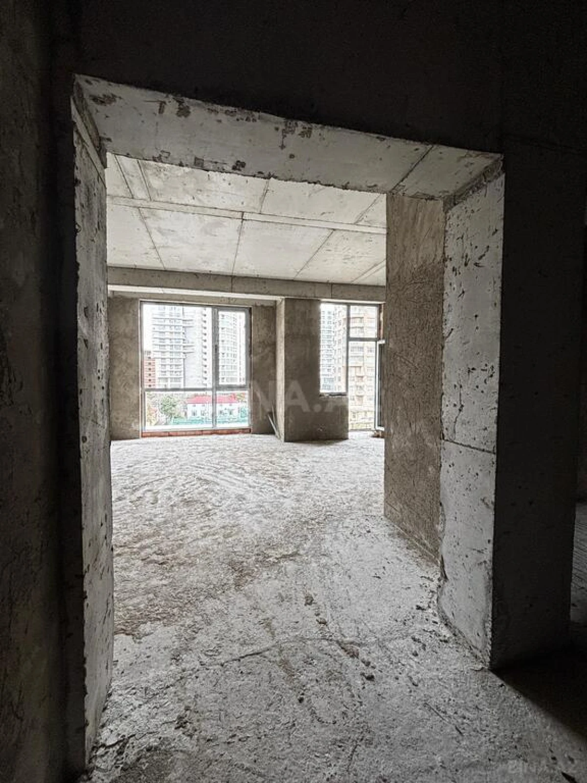 Satılır 3 otaqlı mənzil 136 m²