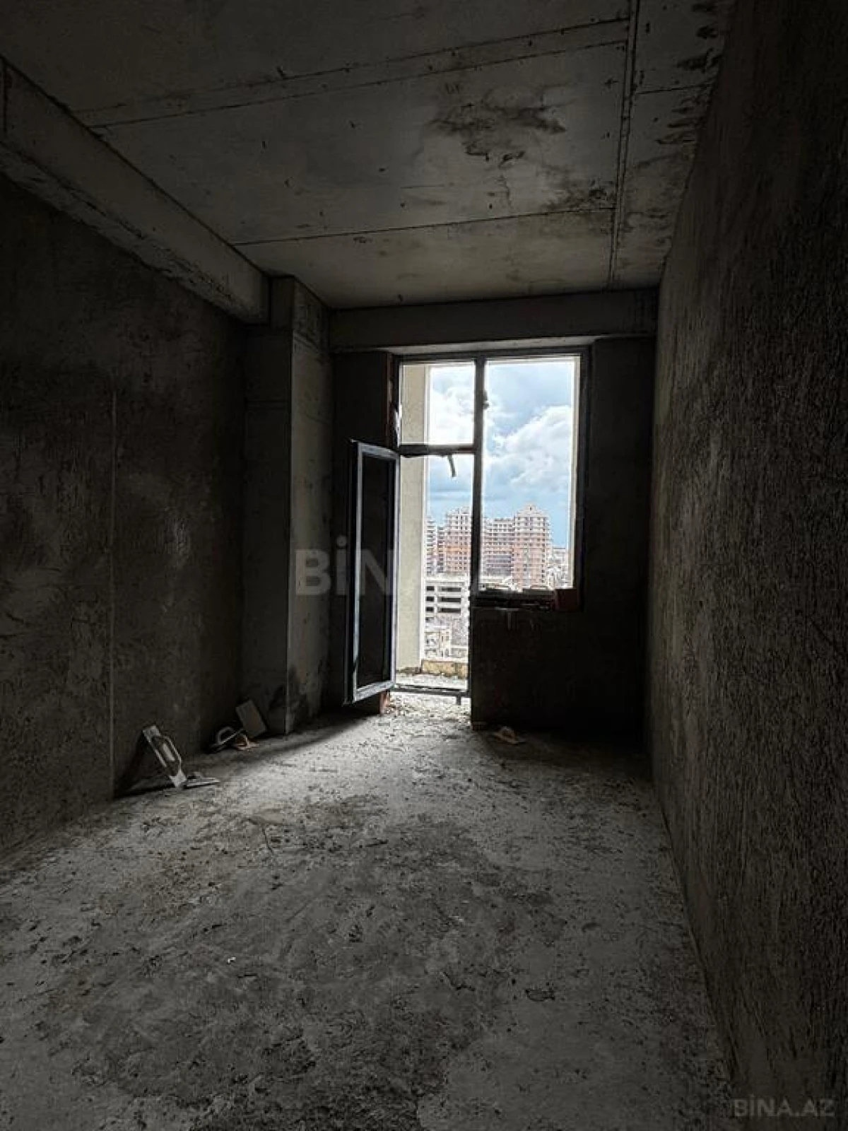 Satılır 3 otaqlı mənzil 136 m²