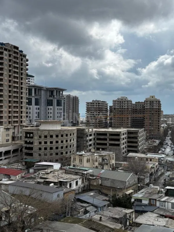 Satılır 3 otaqlı mənzil 136 m²