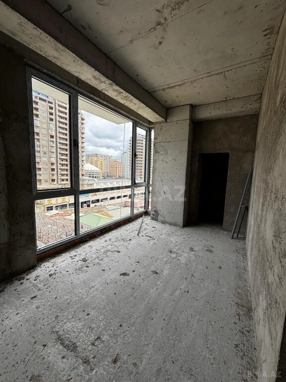 Satılır 3 otaqlı mənzil 136 m²