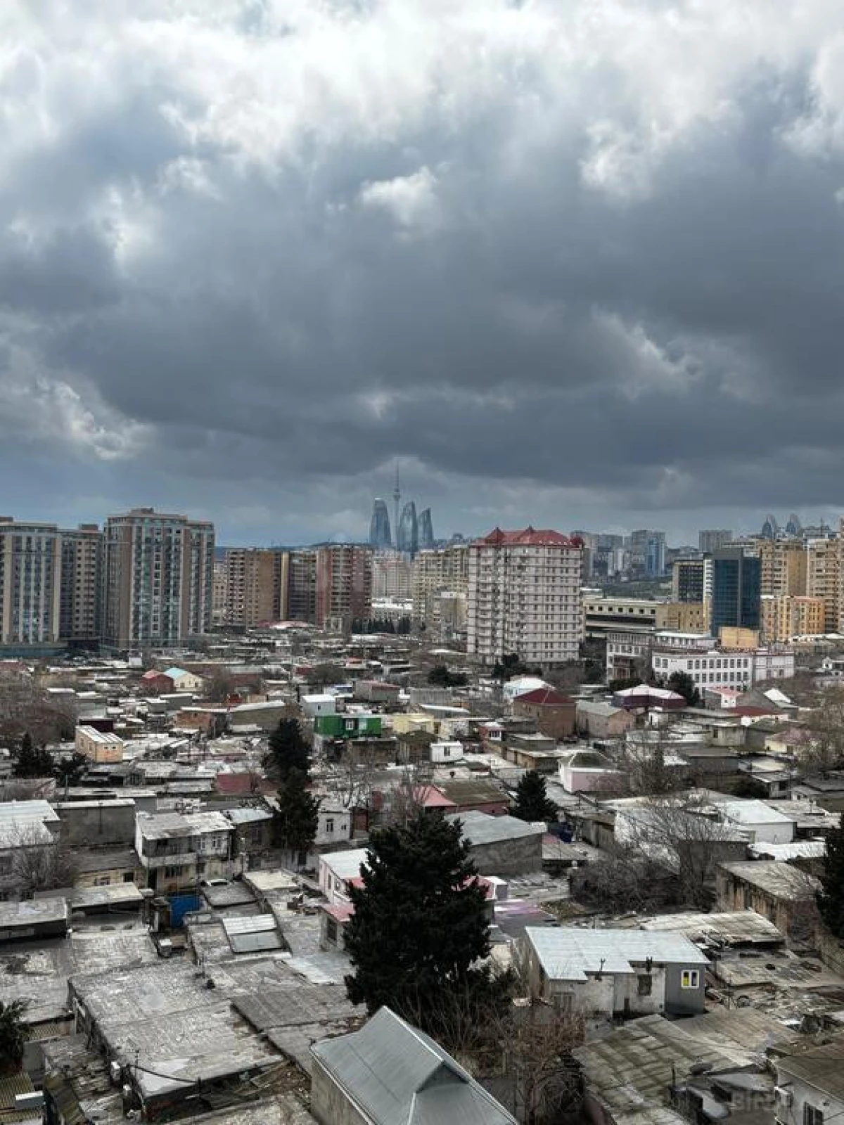 Satılır 3 otaqlı mənzil 136 m²