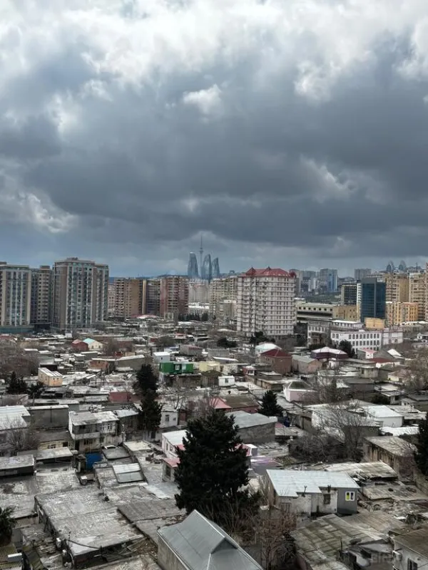 Satılır 3 otaqlı mənzil 136 m²