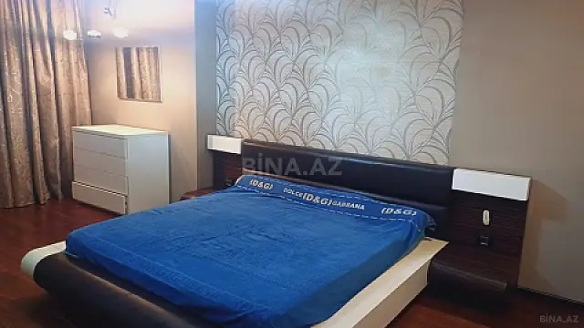 Kirayə verilir 2 otaqlı mənzil 90 m²
