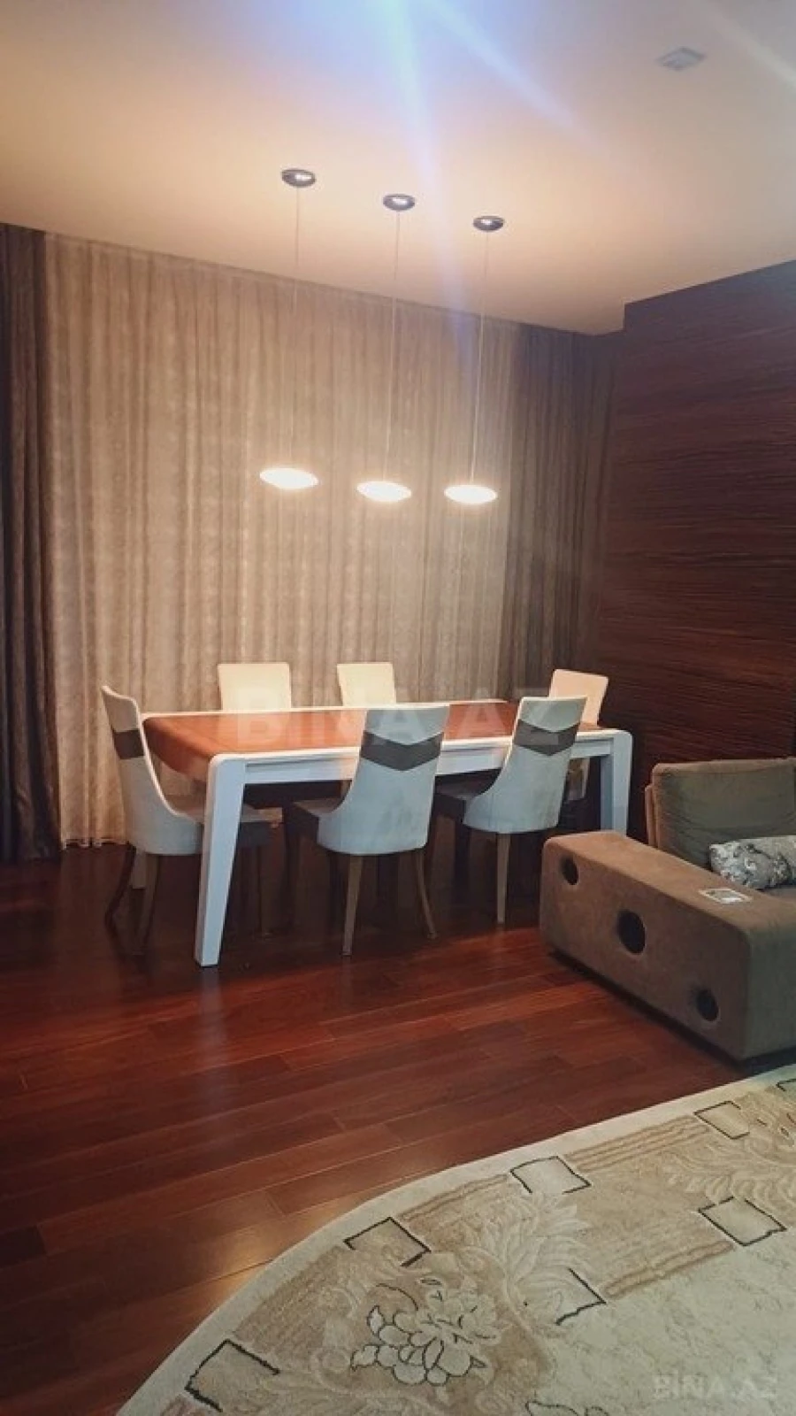 Kirayə verilir 2 otaqlı mənzil 90 m²