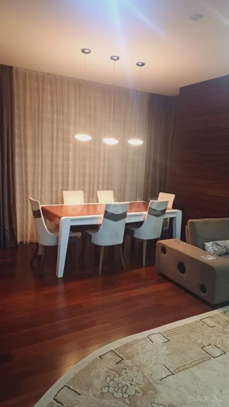 Kirayə verilir 2 otaqlı mənzil 90 m²