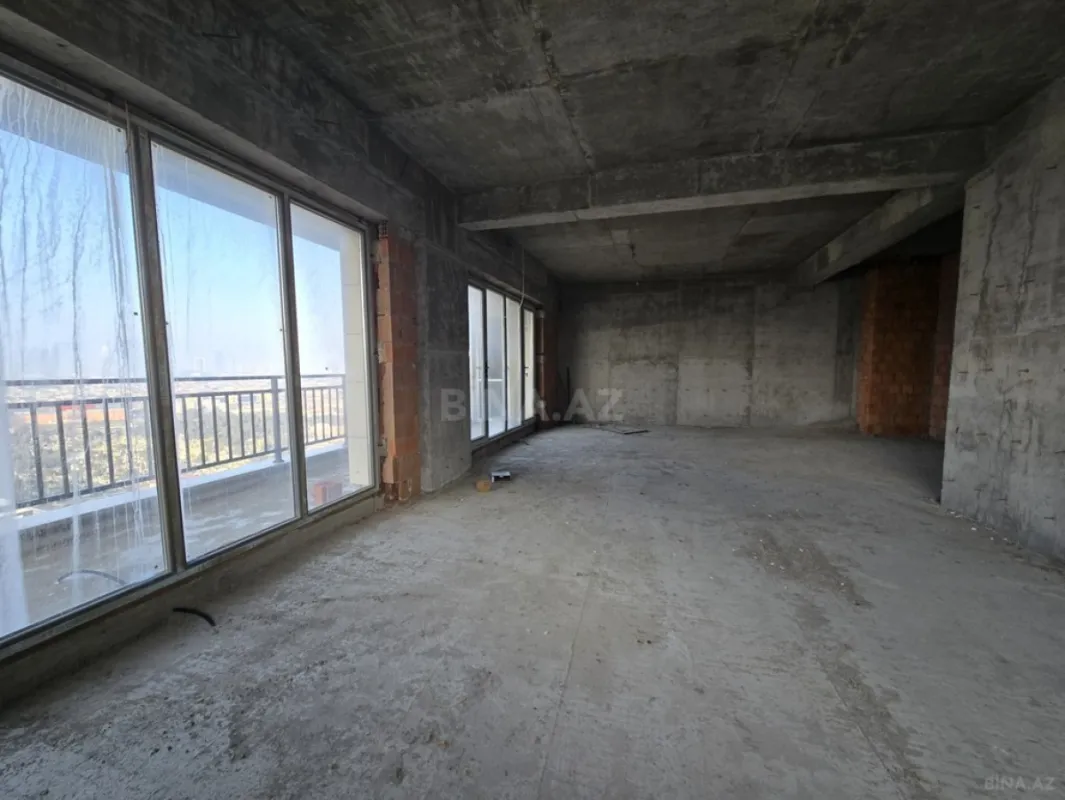 Satılır 3 otaqlı mənzil 157 m²