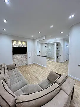 Satılır 4 otaqlı mənzil 175 m²