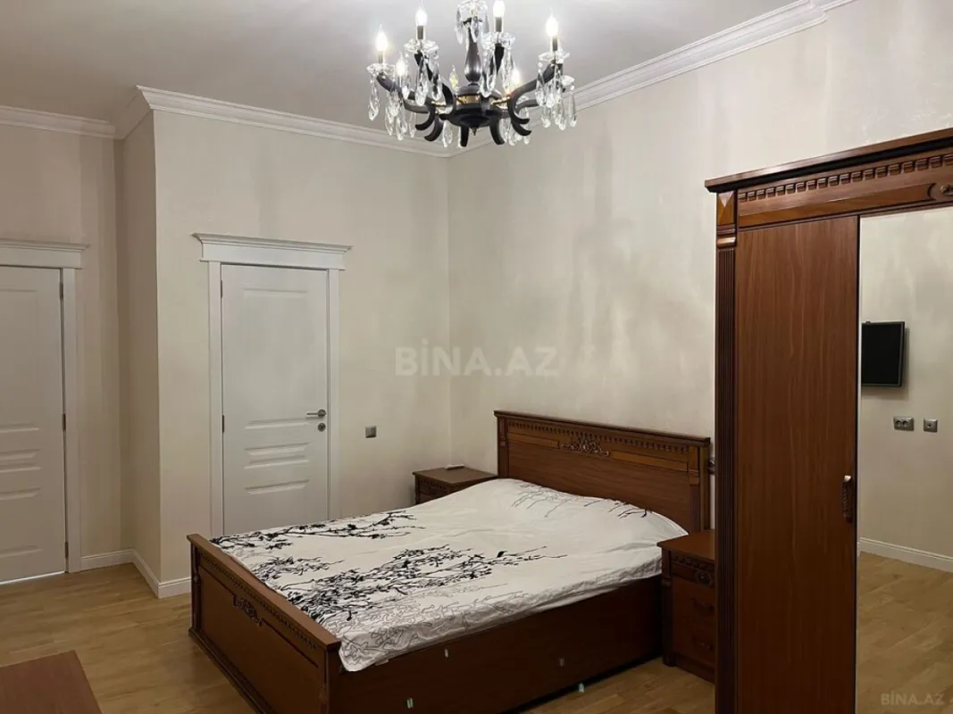 Satılır 4 otaqlı mənzil 175 m²