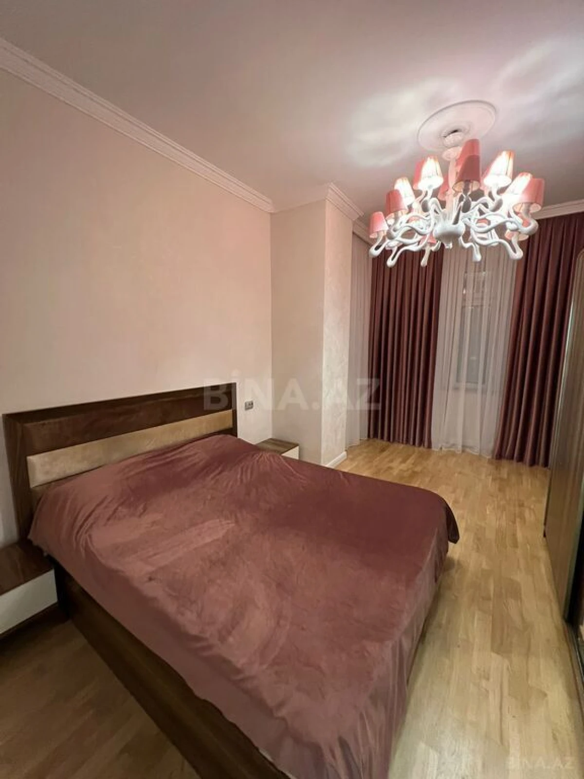 Satılır 4 otaqlı mənzil 175 m²