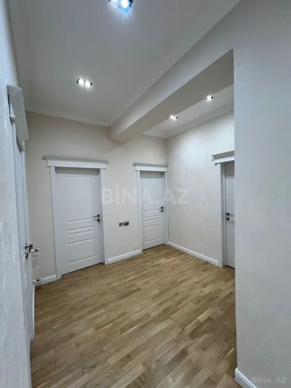 Satılır 4 otaqlı mənzil 175 m²