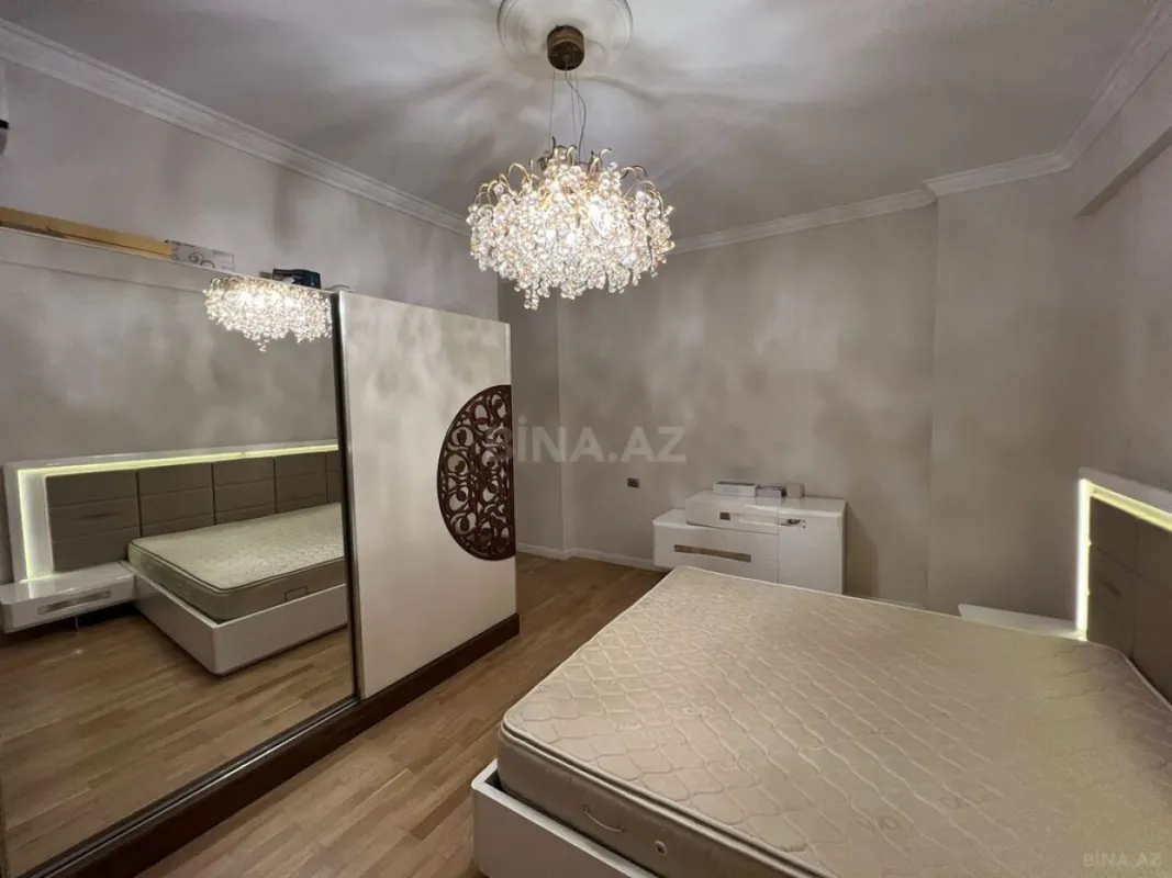 Satılır 4 otaqlı mənzil 175 m²