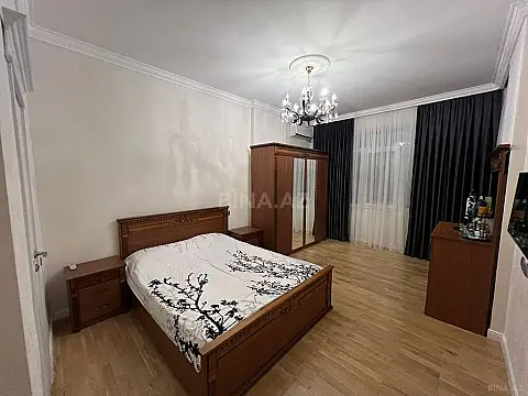 Satılır 4 otaqlı mənzil 175 m²