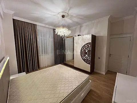 Satılır 4 otaqlı mənzil 175 m²