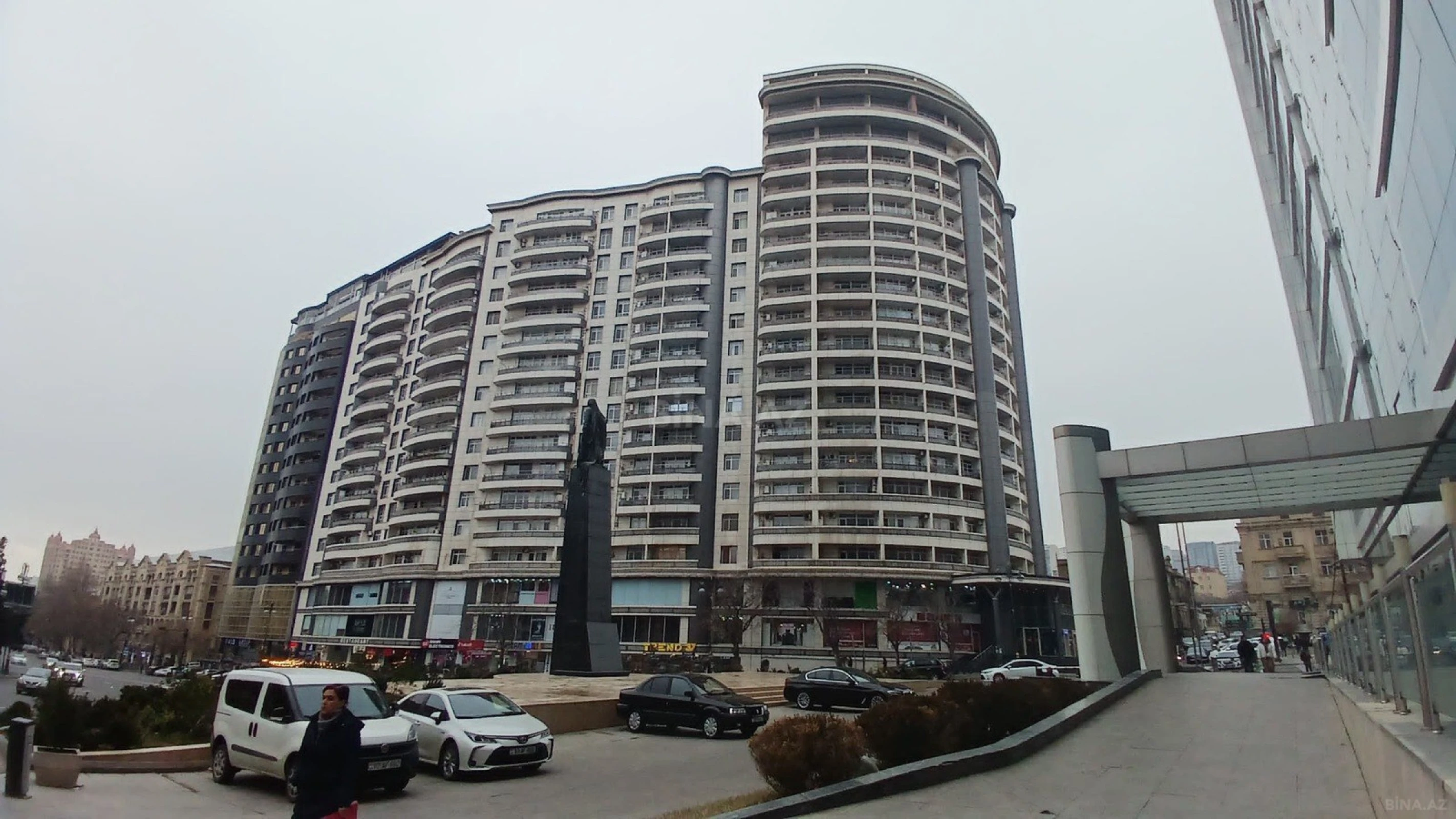 Satılır 3 otaqlı mənzil 123 m²
