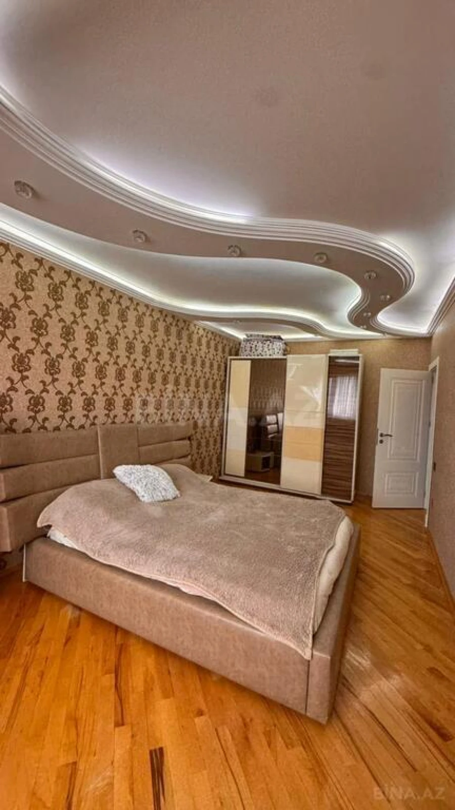 Satılır 3 otaqlı mənzil 123 m²
