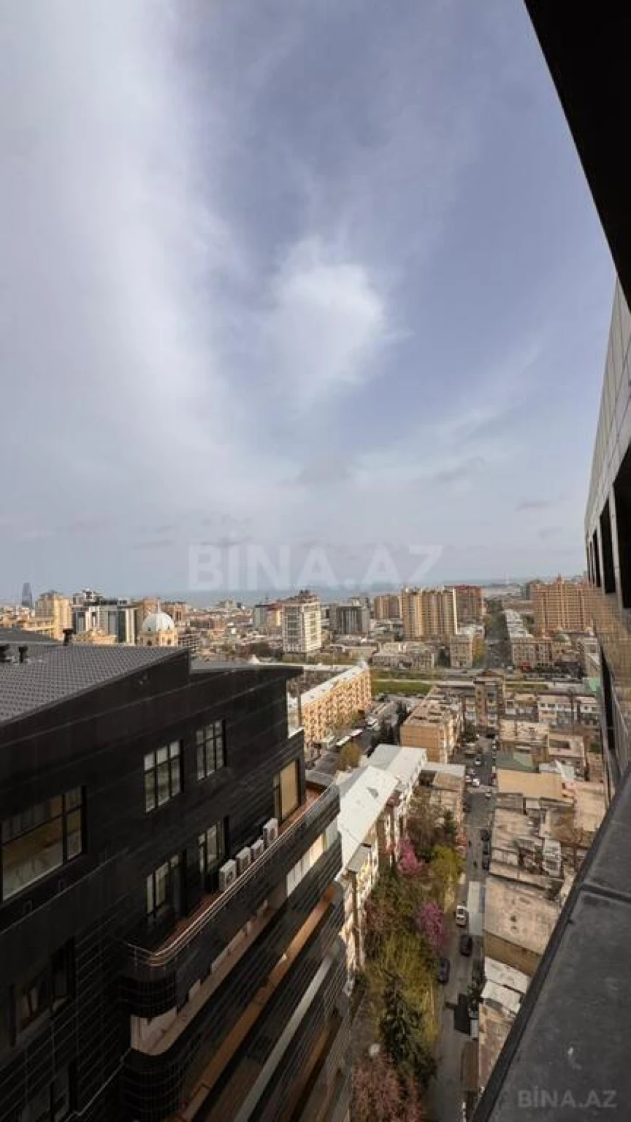 Satılır 3 otaqlı mənzil 123 m²
