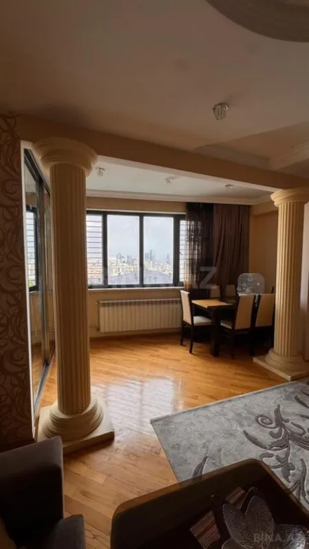 Satılır 3 otaqlı mənzil 123 m²
