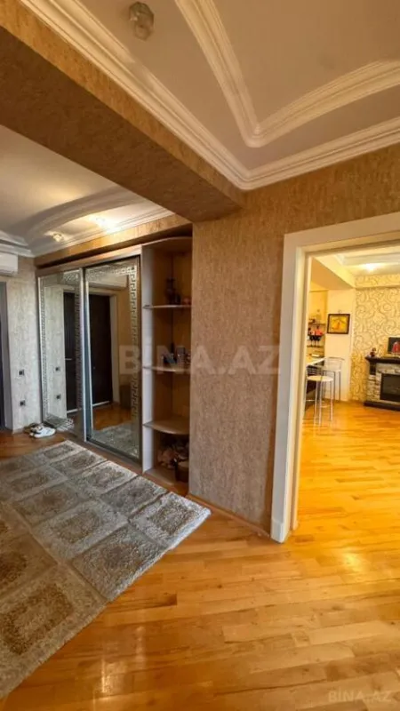 Satılır 3 otaqlı mənzil 123 m²