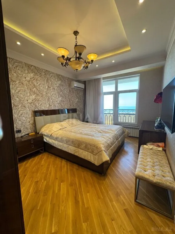Satılır 3 otaqlı mənzil 140 m²