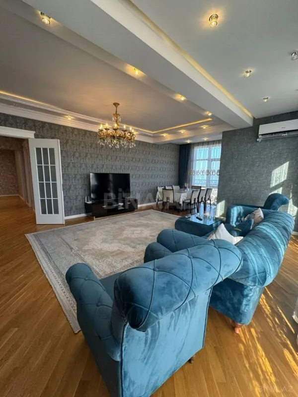 Satılır 3 otaqlı mənzil 140 m²