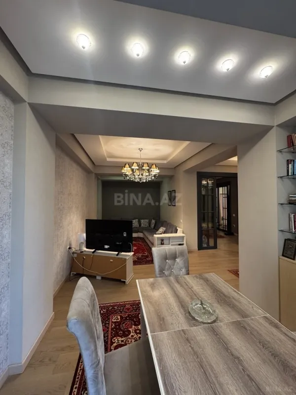 Satılır 3 otaqlı mənzil 125 m²