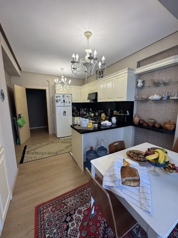 Satılır 3 otaqlı mənzil 125 m²
