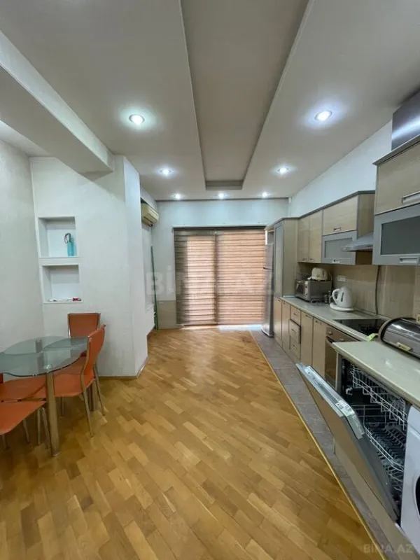 Kirayə verilir 3 otaqlı mənzil 150 m²