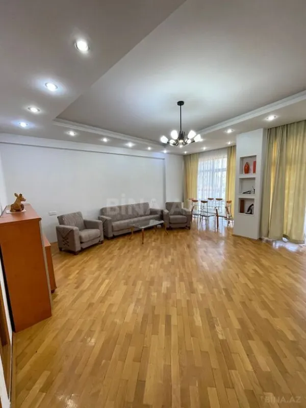 Kirayə verilir 3 otaqlı mənzil 150 m²
