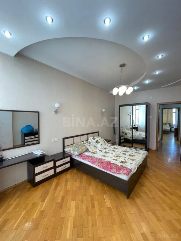 Kirayə verilir 3 otaqlı mənzil 150 m²