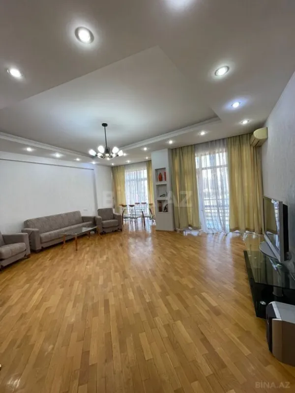 Kirayə verilir 3 otaqlı mənzil 150 m²