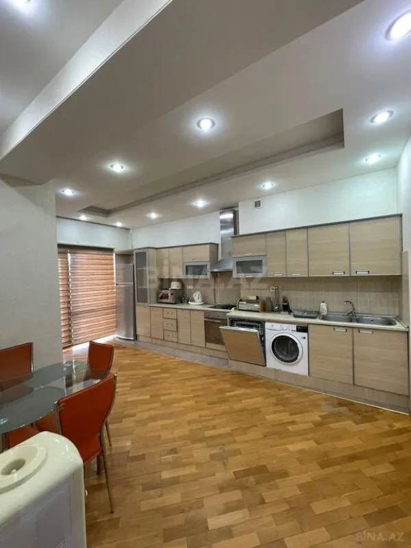 Kirayə verilir 3 otaqlı mənzil 150 m²