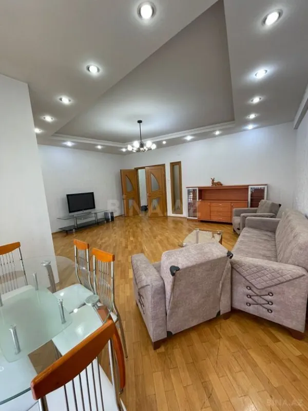 Kirayə verilir 3 otaqlı mənzil 150 m²
