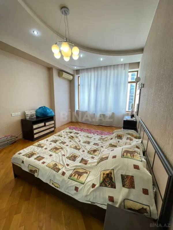 Kirayə verilir 3 otaqlı mənzil 150 m²