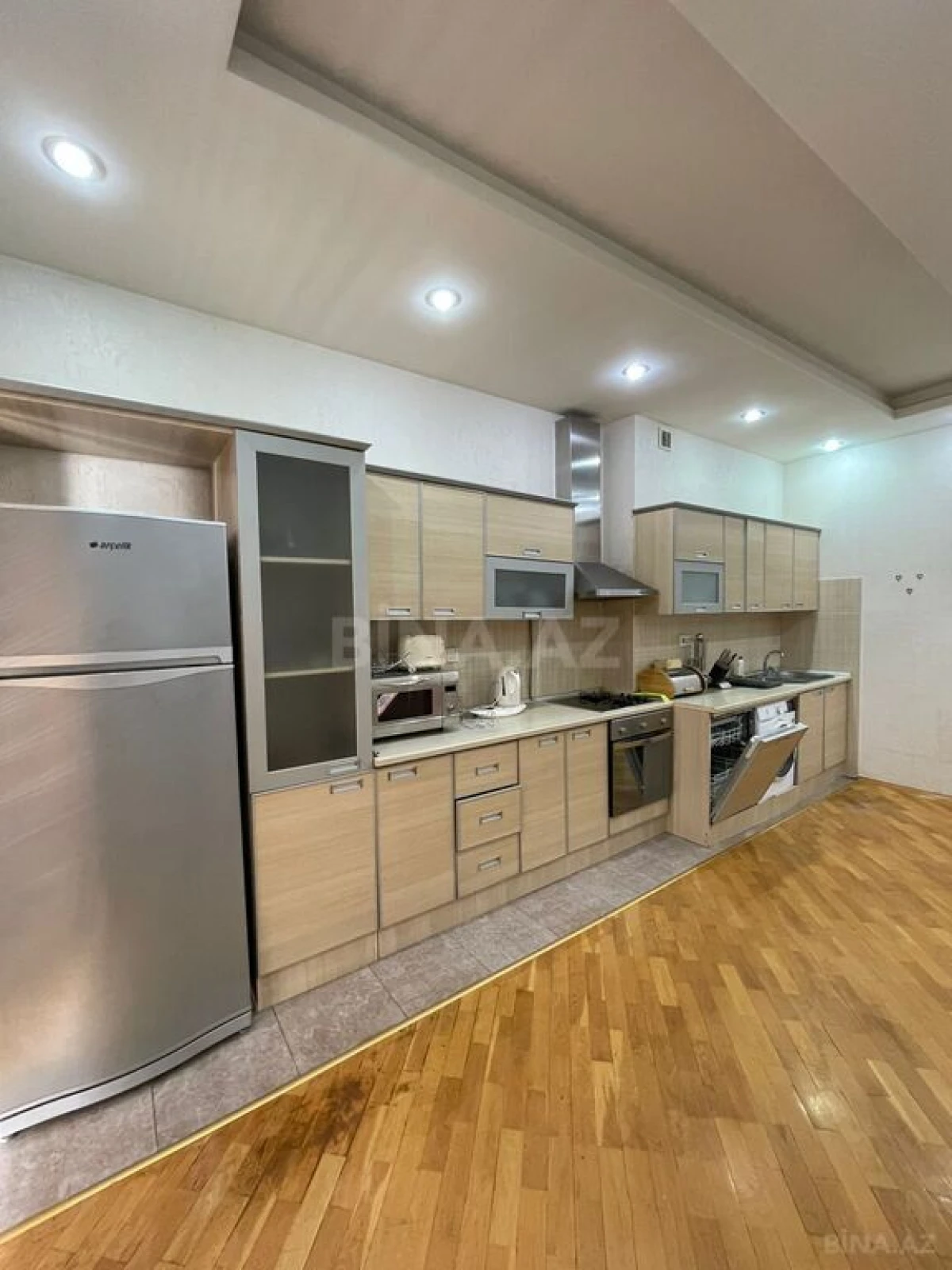 Kirayə verilir 3 otaqlı mənzil 150 m²