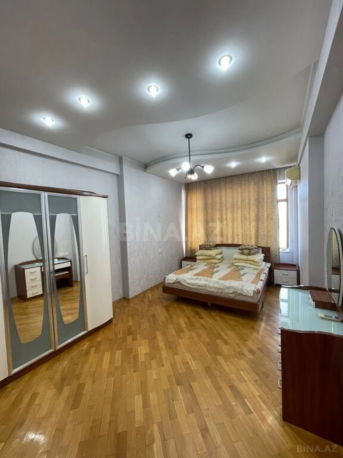 Kirayə verilir 3 otaqlı mənzil 150 m²