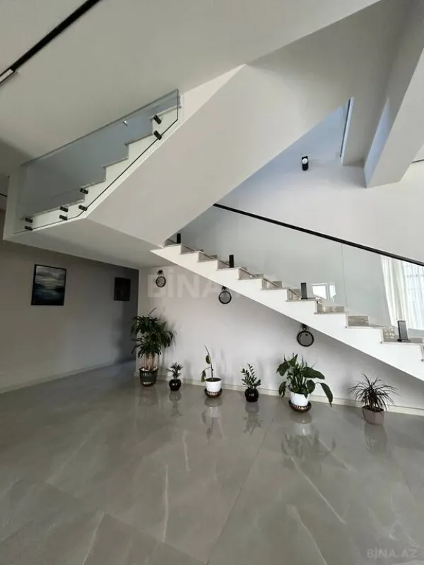 Satılır 5 otaqlı həyət evi 600 m²