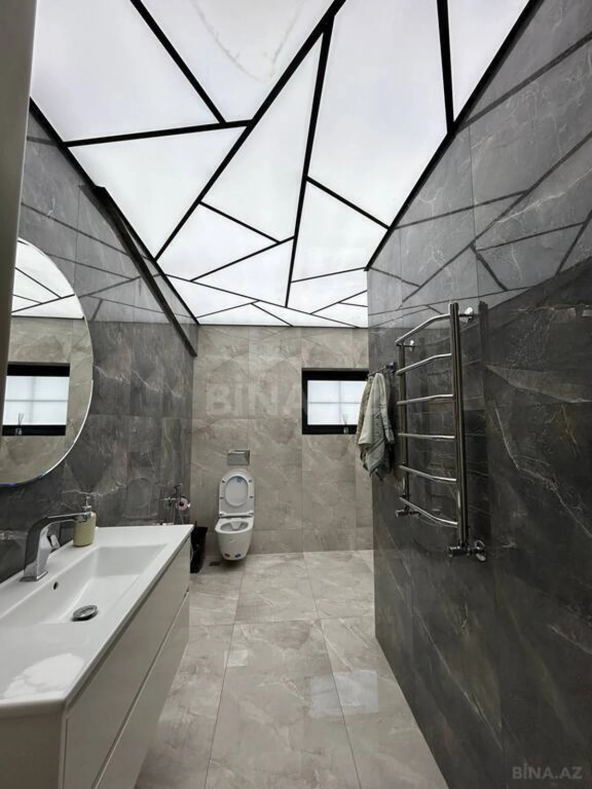 Satılır 5 otaqlı həyət evi 600 m²