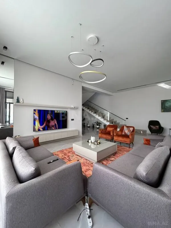 Satılır 5 otaqlı həyət evi 600 m²