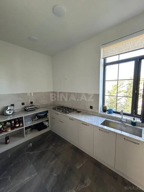 Satılır 5 otaqlı həyət evi 600 m²
