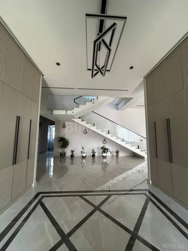 Satılır 5 otaqlı həyət evi 600 m²
