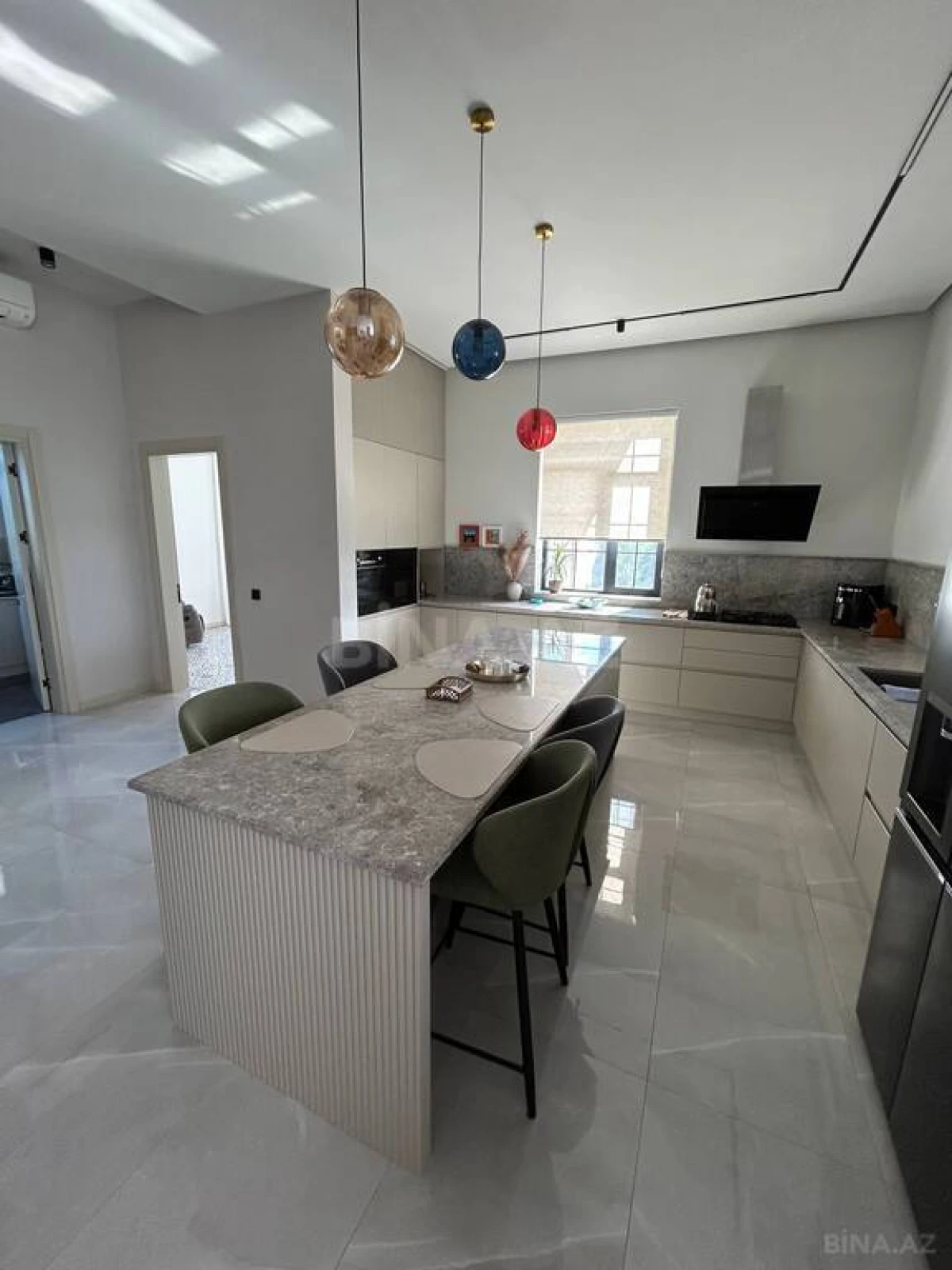 Satılır 5 otaqlı həyət evi 600 m²