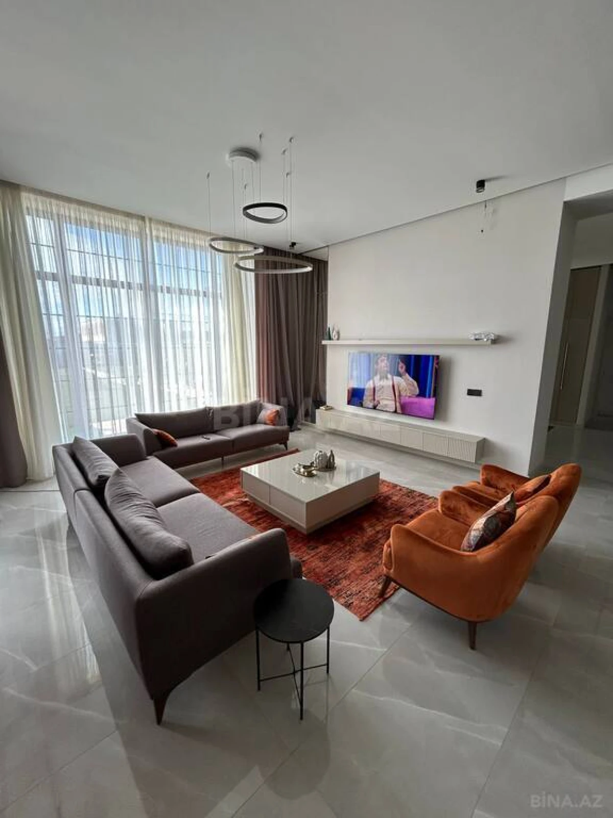 Satılır 5 otaqlı həyət evi 600 m²
