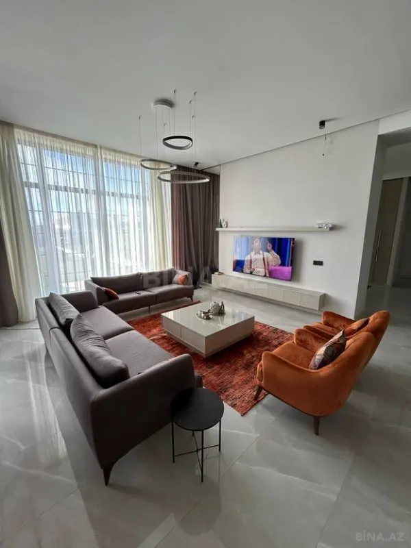 Satılır 5 otaqlı həyət evi 600 m²