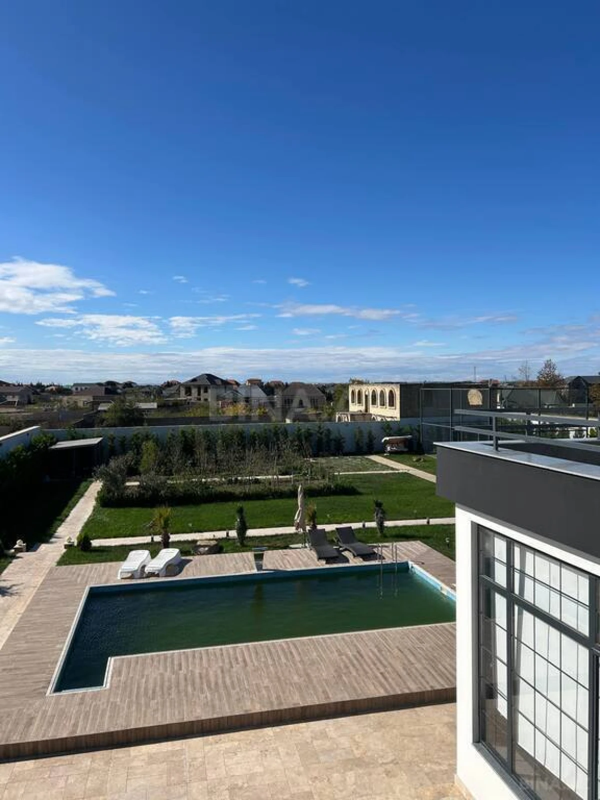 Satılır 5 otaqlı həyət evi 600 m²