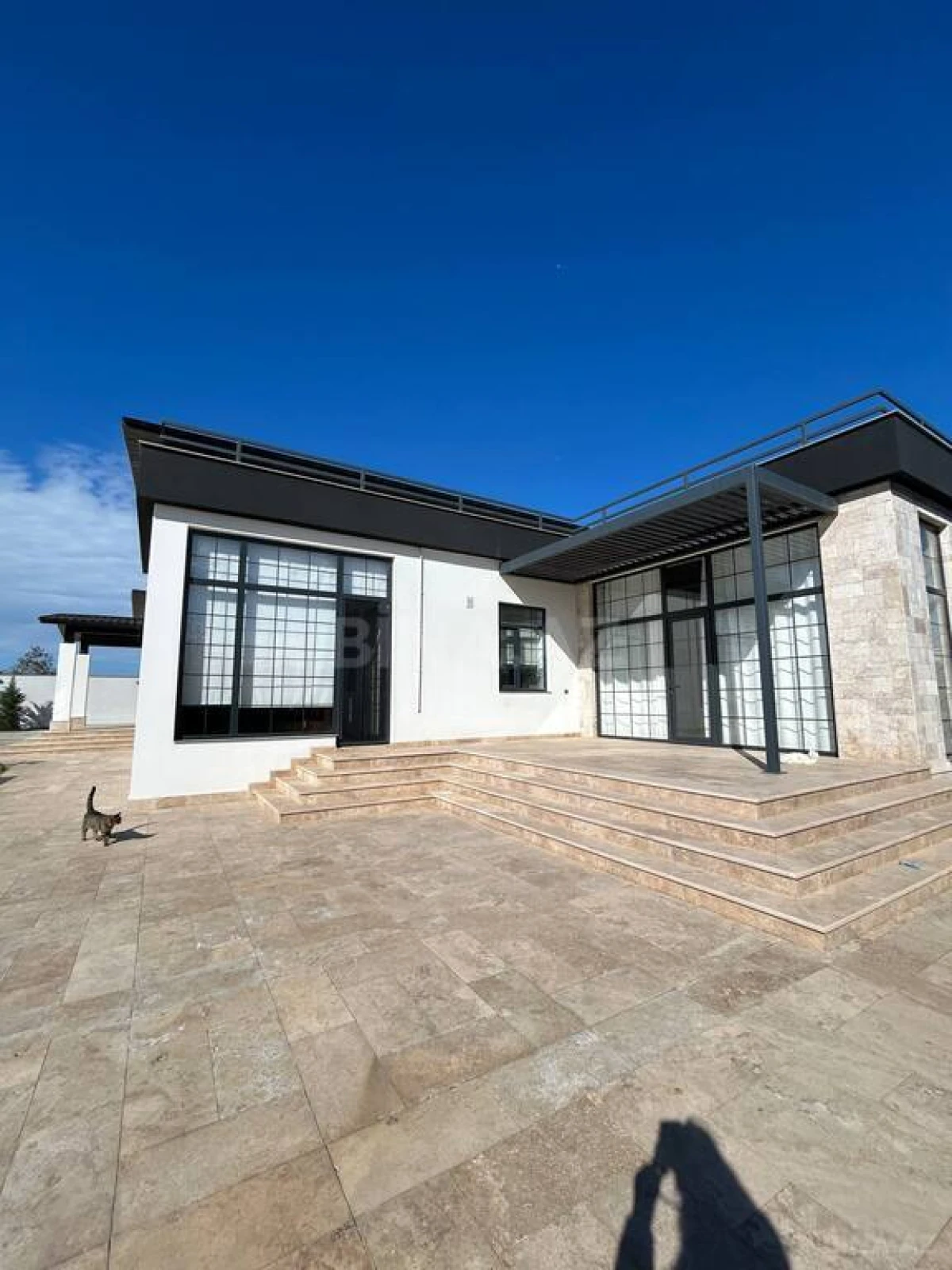 Satılır 5 otaqlı həyət evi 600 m²