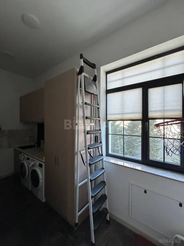 Satılır 5 otaqlı həyət evi 600 m²
