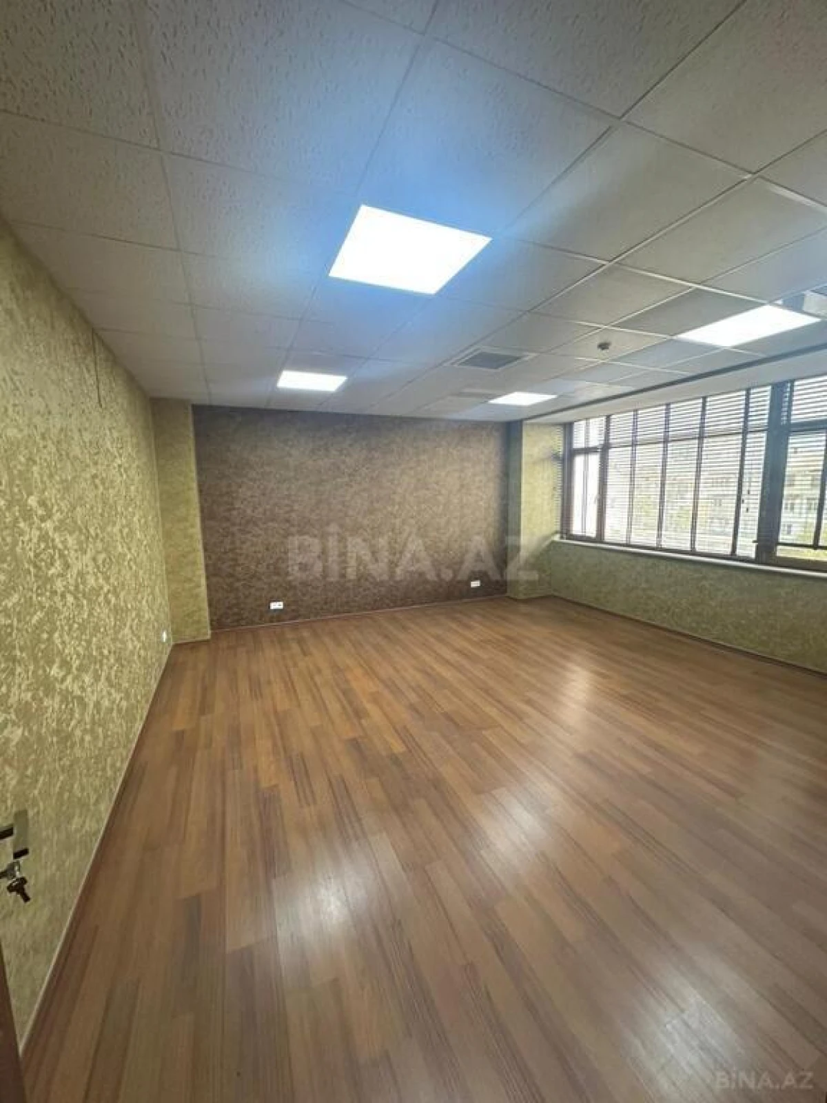 Kirayə verilir 4 otaqlı ofis 150 m²